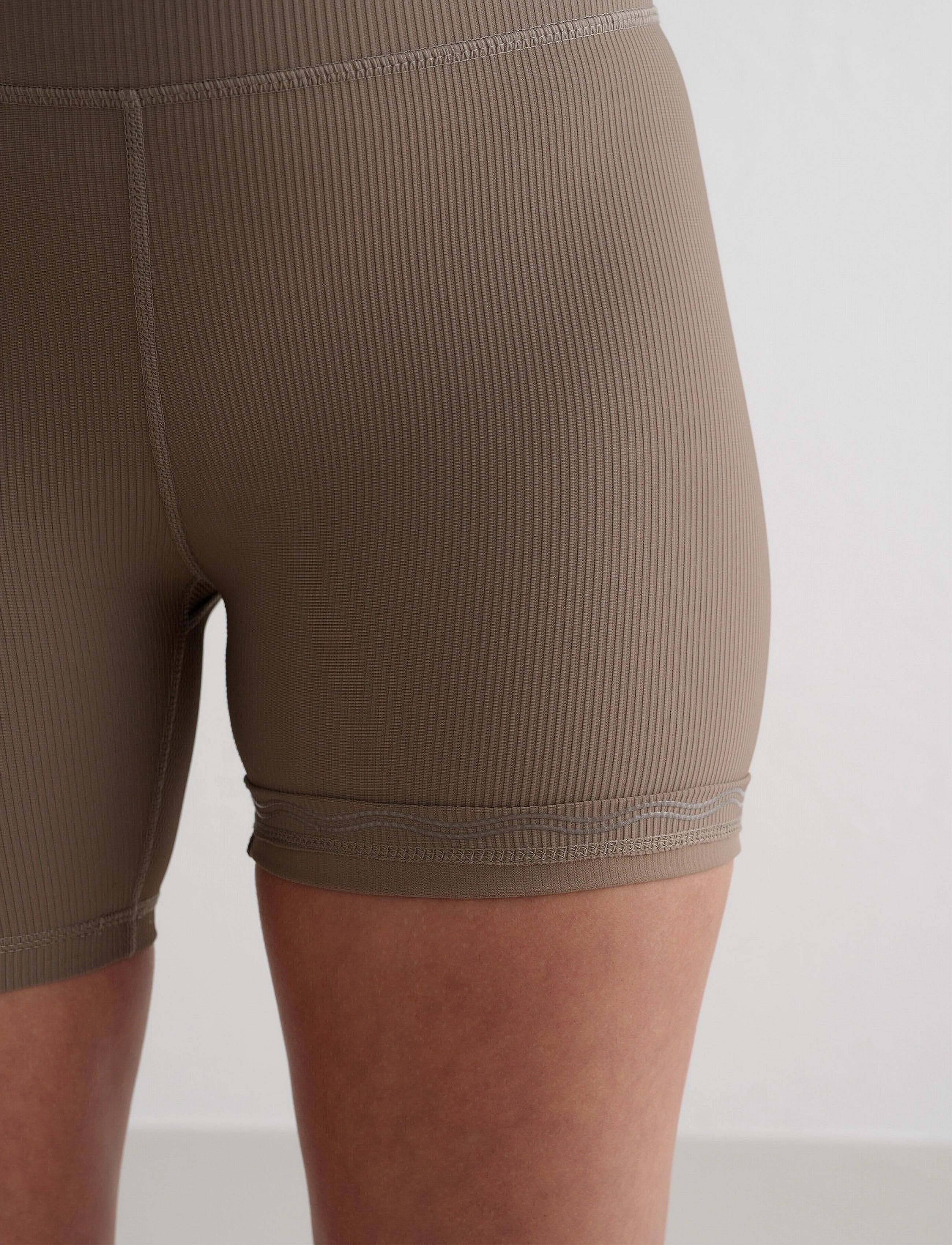 aim´n - Ribbed Performance Midi Biker Shorts - madalaimad hinnad - nougat - 4