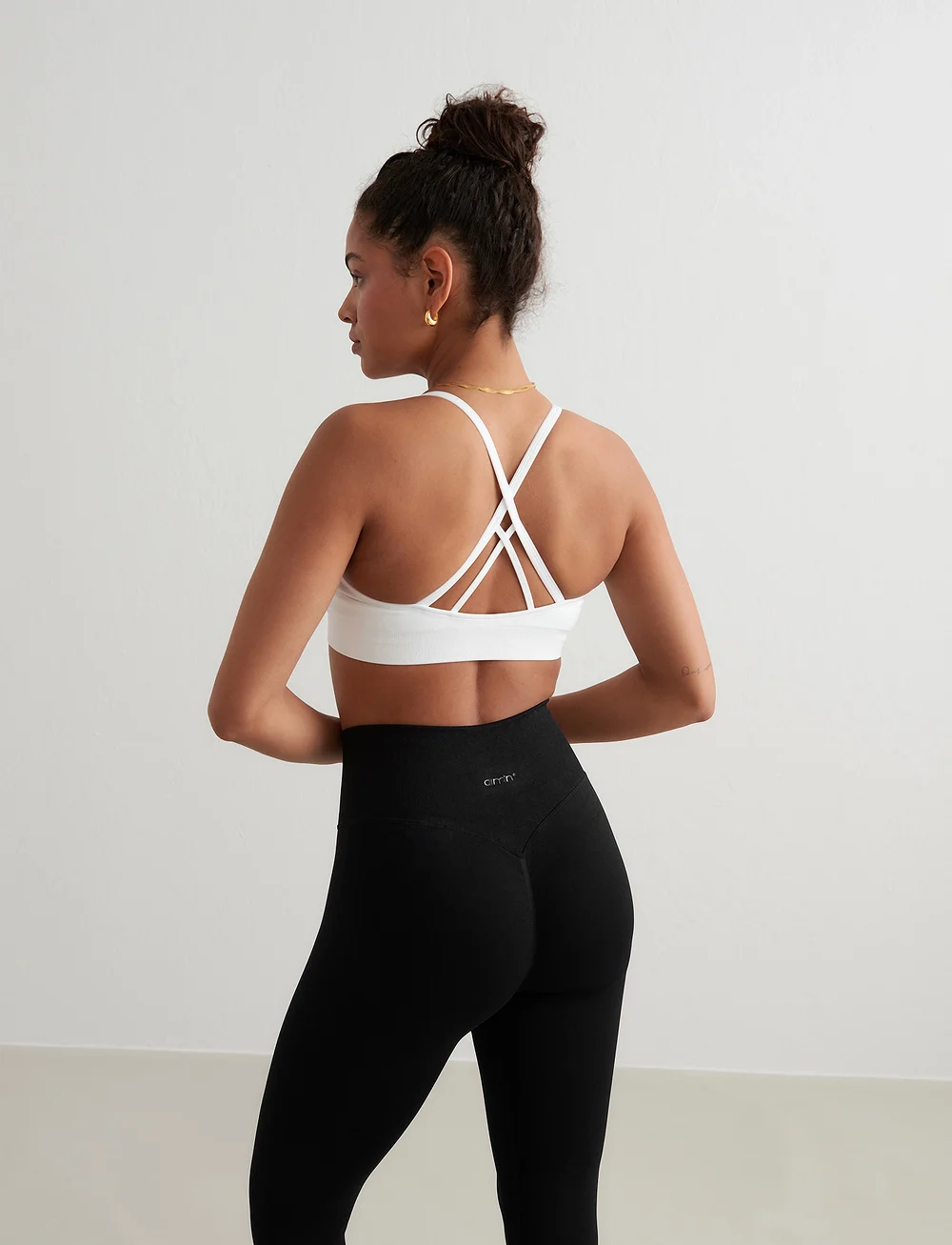 aim´n - Shape Seamless Cross Back Bra - sports-bh - white - 5