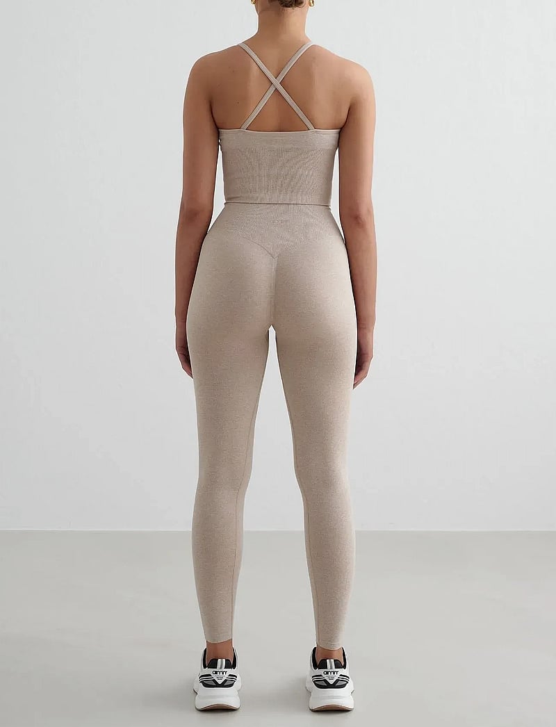 aim´n - Shape Seamless Cross Back Bralette - sports-bh'er - beige melange - 4