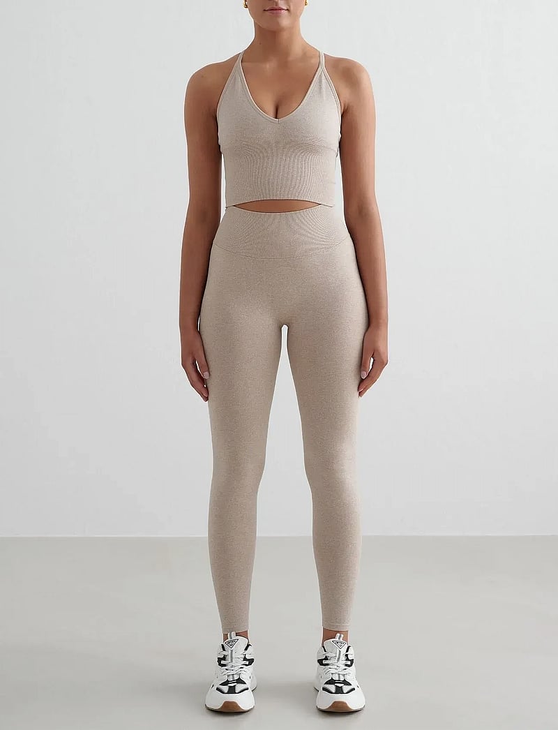 aim´n - Shape Seamless Cross Back Bralette - sports-bh'er - beige melange - 5