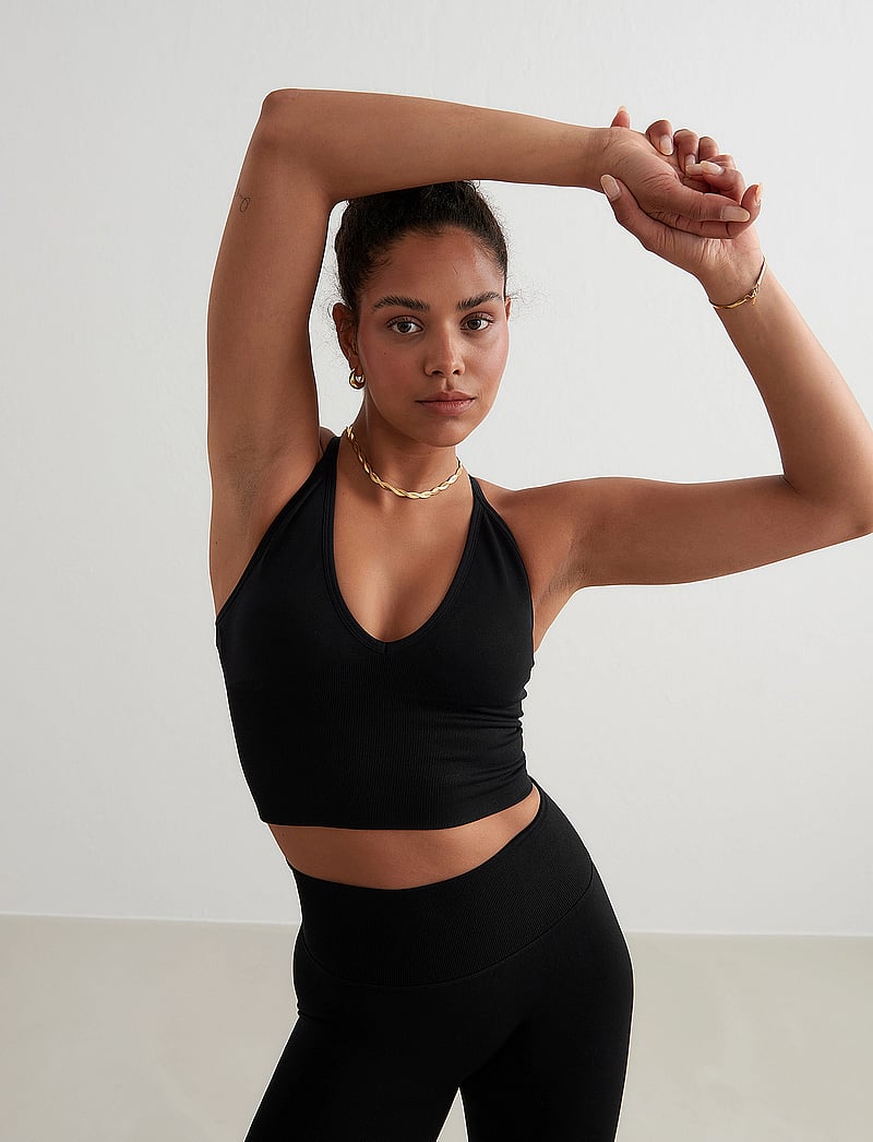 aim´n - Shape Seamless Cross Back Bralette - sports bras - black - 4