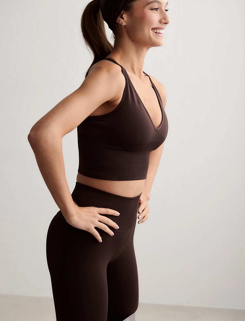 aim´n - Shape Seamless Cross Back Bralette - sport-bhs - chocolate - 3