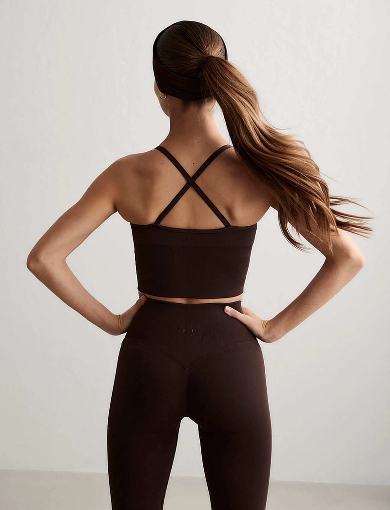 aim´n - Shape Seamless Cross Back Bralette - sport-bhs - chocolate - 4