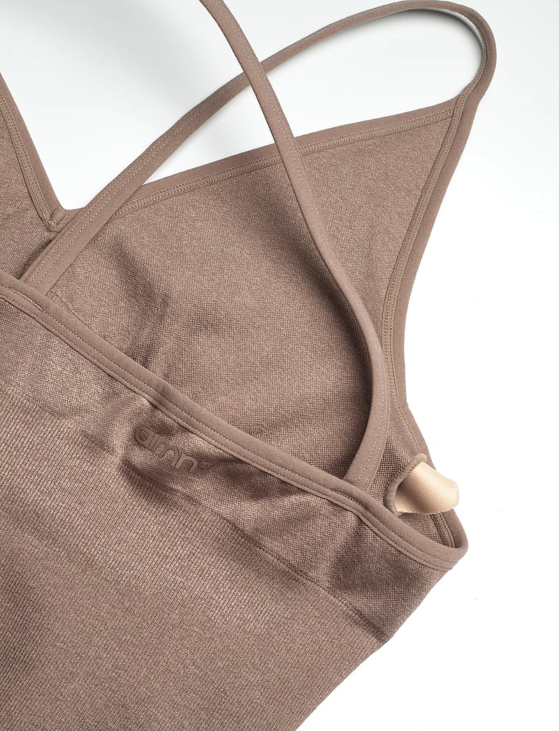 aim´n - Shape Seamless Cross Back Bralette - spordirinnahoidjad - espresso melange - 5