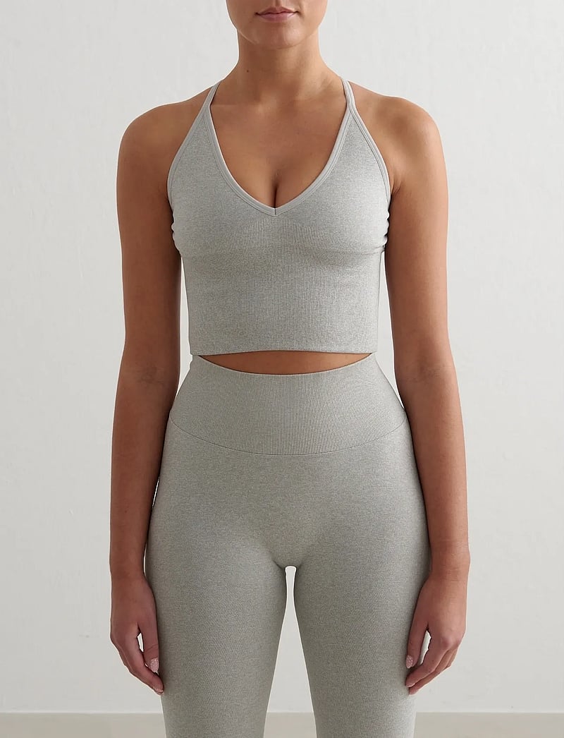 aim´n - Shape Seamless Cross Back Bralette - spordirinnahoidjad - grey melange - 0