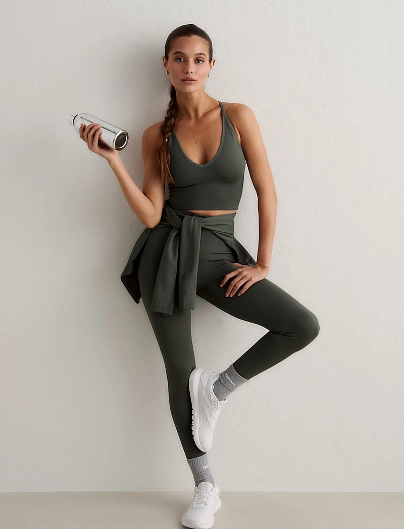 aim´n - Shape Seamless Cross Back Bralette - sport-bhs - ivy - 5