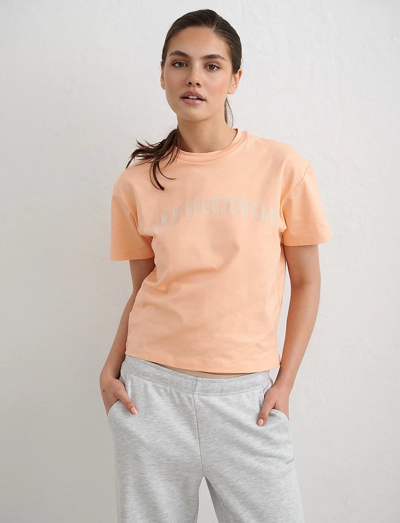 aim´n - Varsity Boxy T-shirt - t-shirts - peach - 3