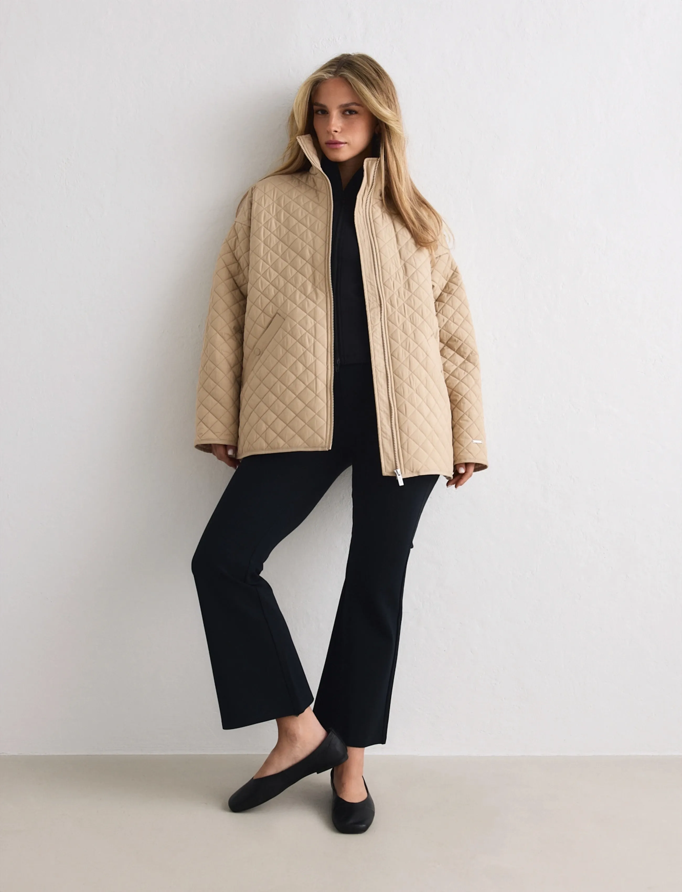 aim ́n Oversized Quilted Jacket, XS, Beige, Sport Jackets > Sport Casual Jackets, Dame