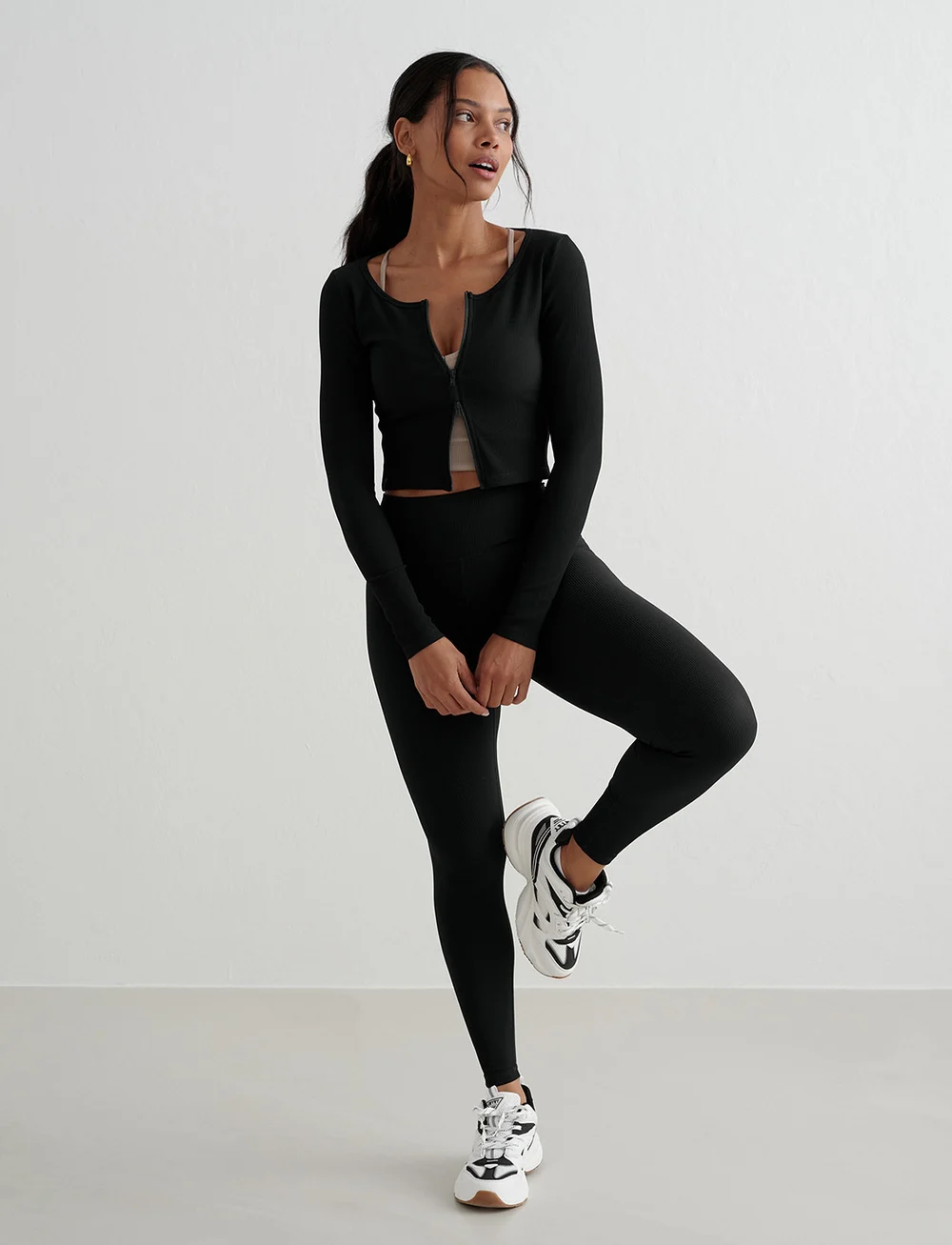 aim´n - Ribbed Performance Zipped Cardigan - crop tops - black - 3