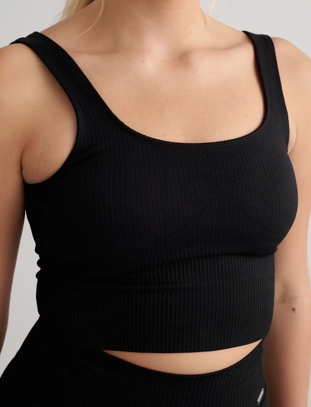 aim´n - Ribbed Seamless Shaping Bralette - crop tops - black - 0