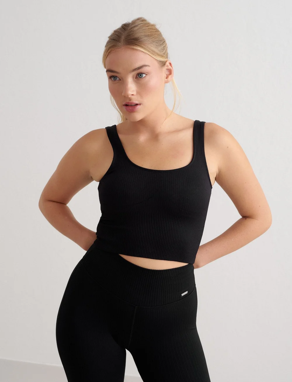 aim´n - Ribbed Seamless Shaping Bralette - crop tops - black - 4