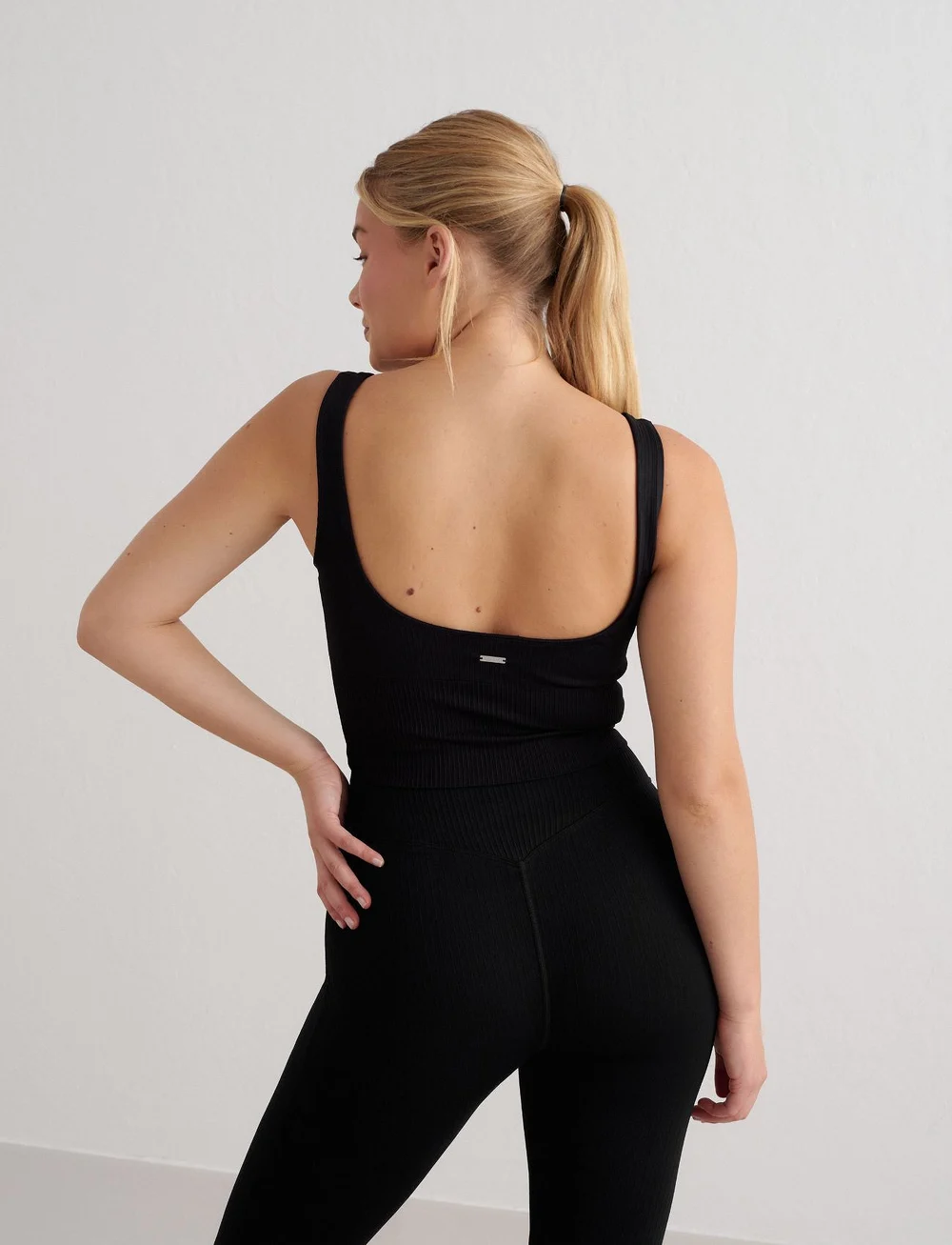 aim´n - Ribbed Seamless Shaping Bralette - crop tops - black - 5