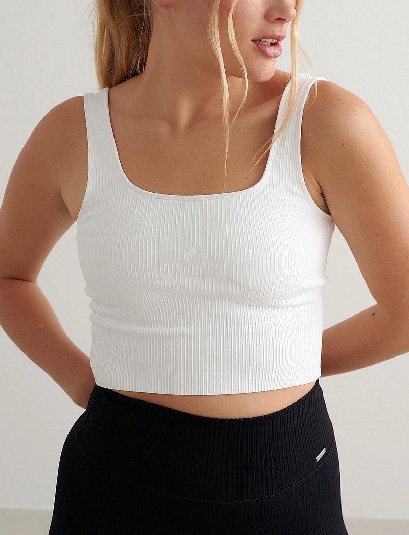 aim´n - Ribbed Seamless Shaping Bralette - któtkie bluzki - white - 3