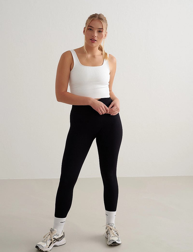 aim´n - Ribbed Seamless Shaping Bralette - któtkie bluzki - white - 5