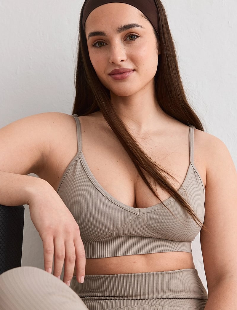 aim´n - Ribbed Seamless Deep Cut Bra - sport-bhs - dark clay - 0