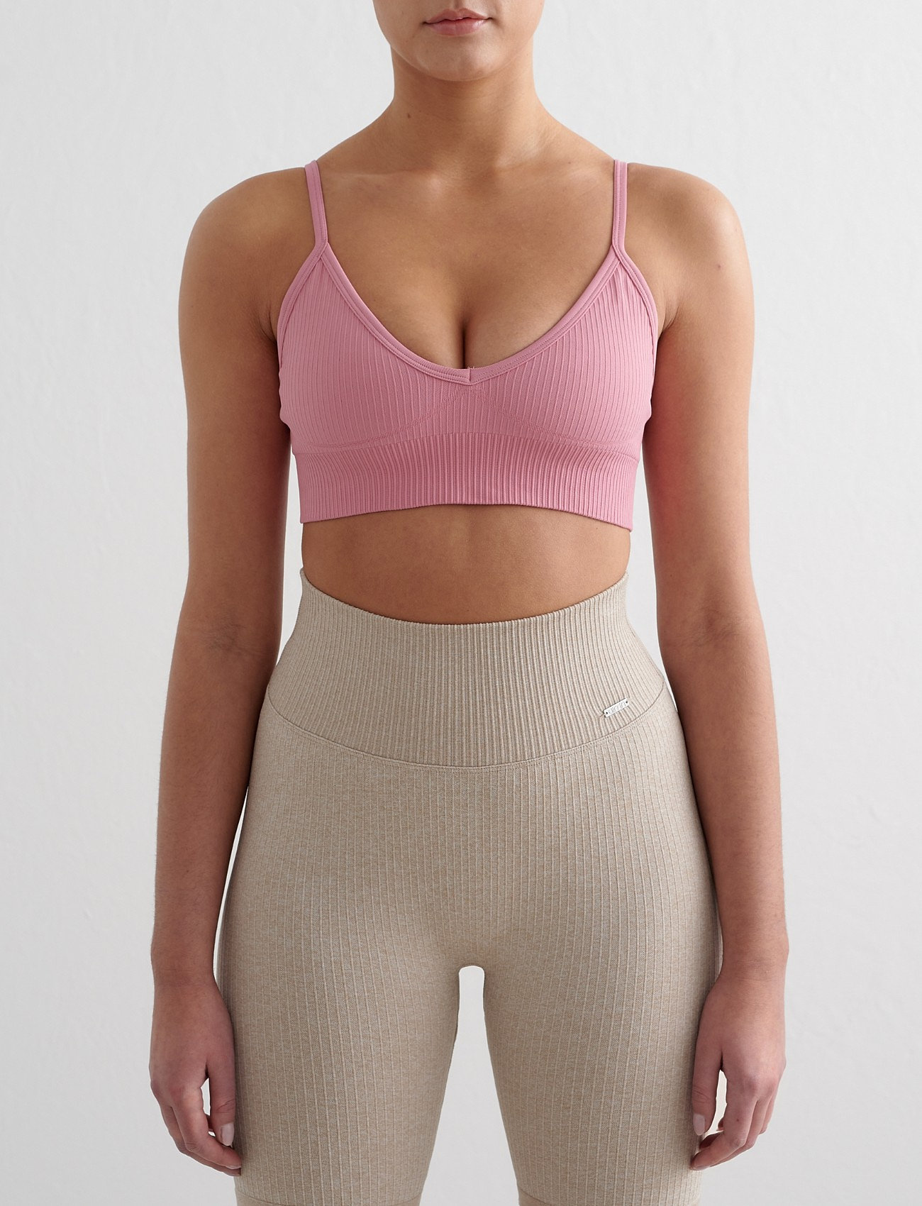 aim´n - Ribbed Seamless Deep Cut Bra - desert rose - 2