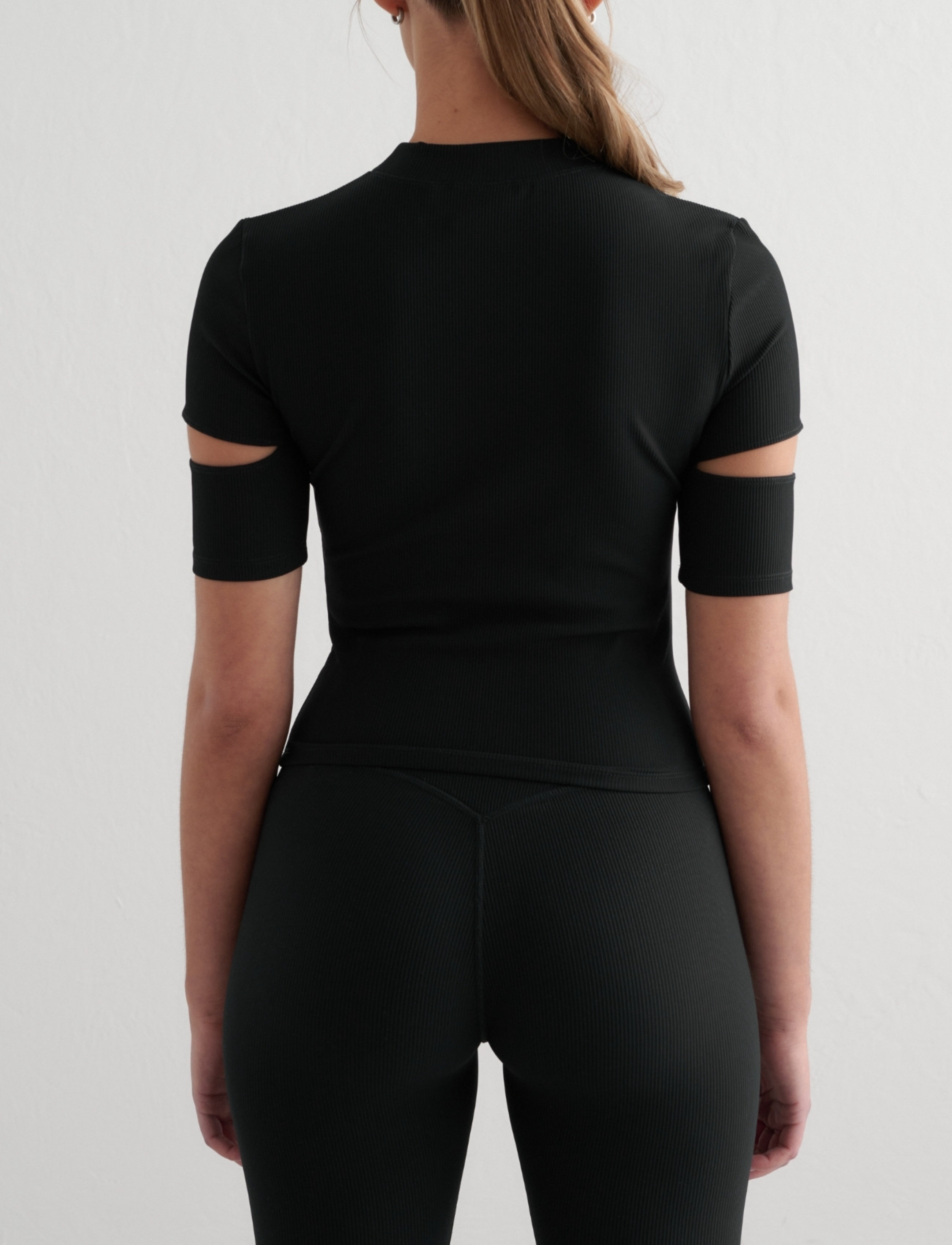 Ribbed Performance Cut-Out Top 2
