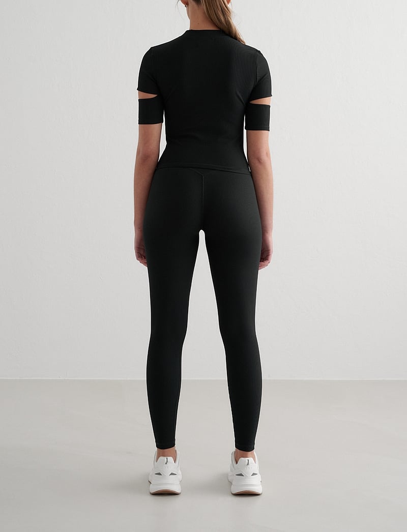 aim´n - Ribbed Performance Cut-Out Top - t-shirts - black - 4