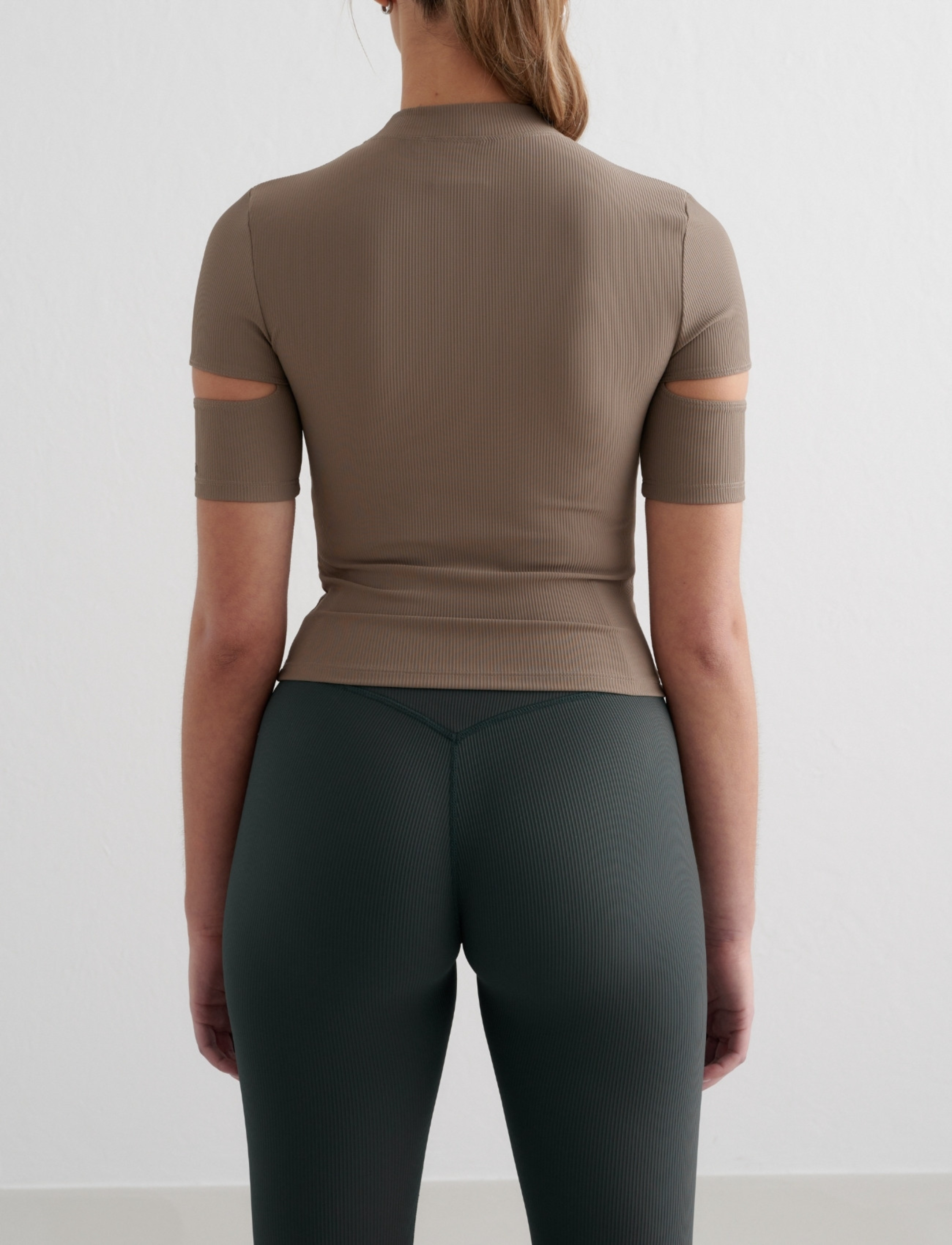 Ribbed Performance Cut-Out Top 2