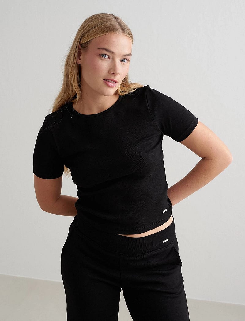 aim´n - Ease Ribbed Short Sleeve - t-shirts - black - 4