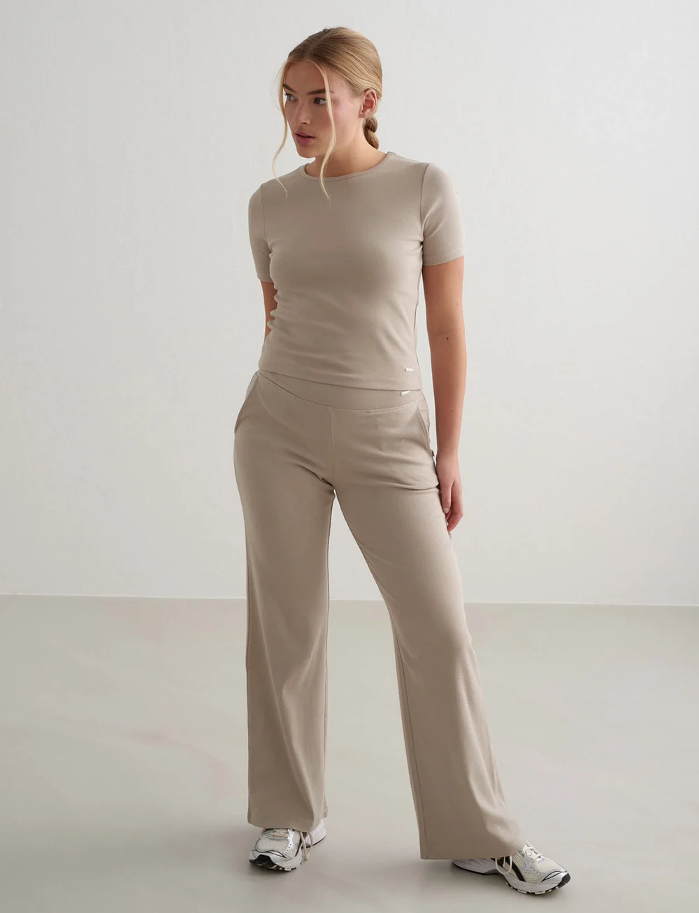 aim´n - Ease Ribbed Short Sleeve - t-shirts - dark clay - 3