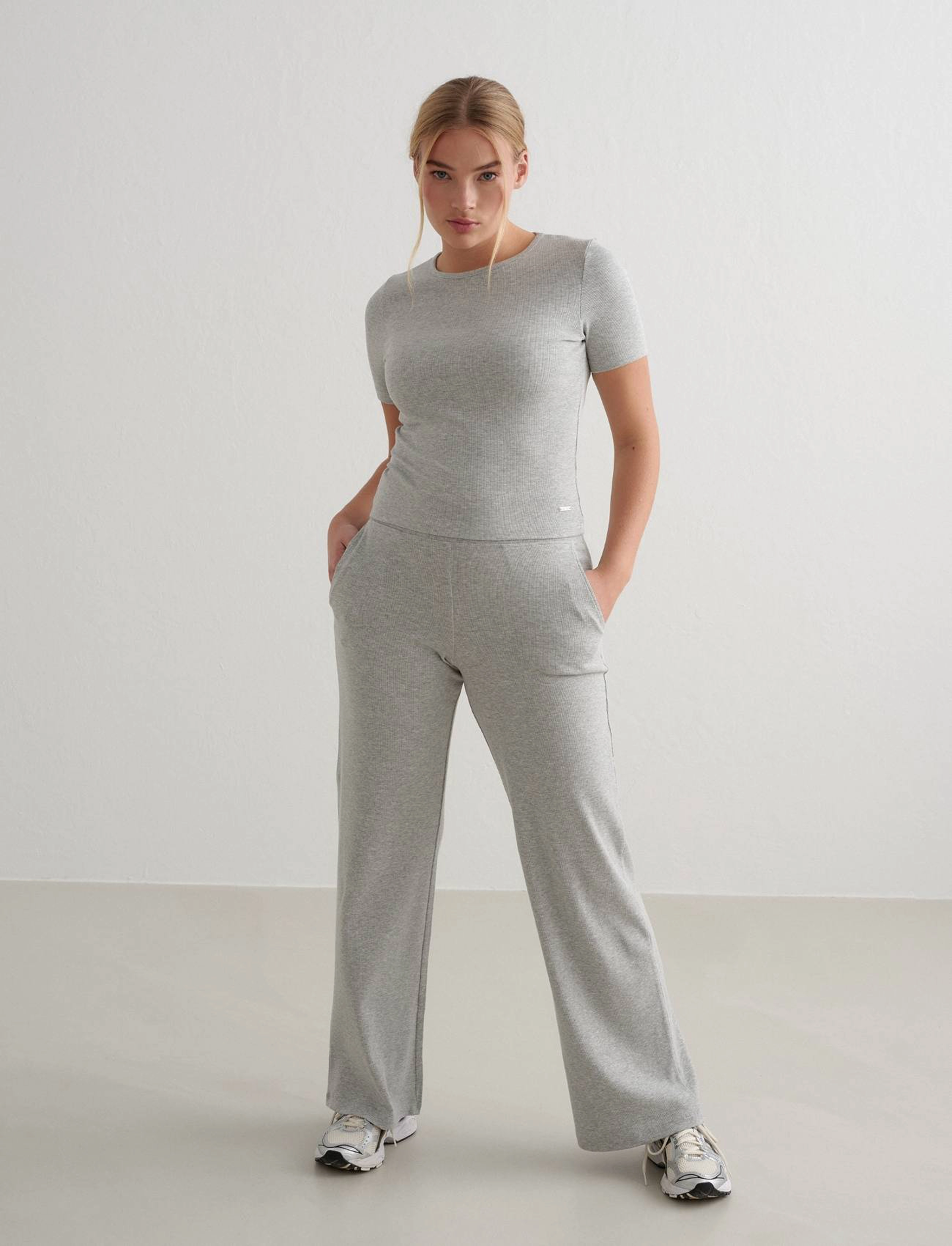 aim ́n Ease Ribbed Short Sleeve, L, Grey, Sports Overdele & T-shirts > Sport T-shirts, Dame