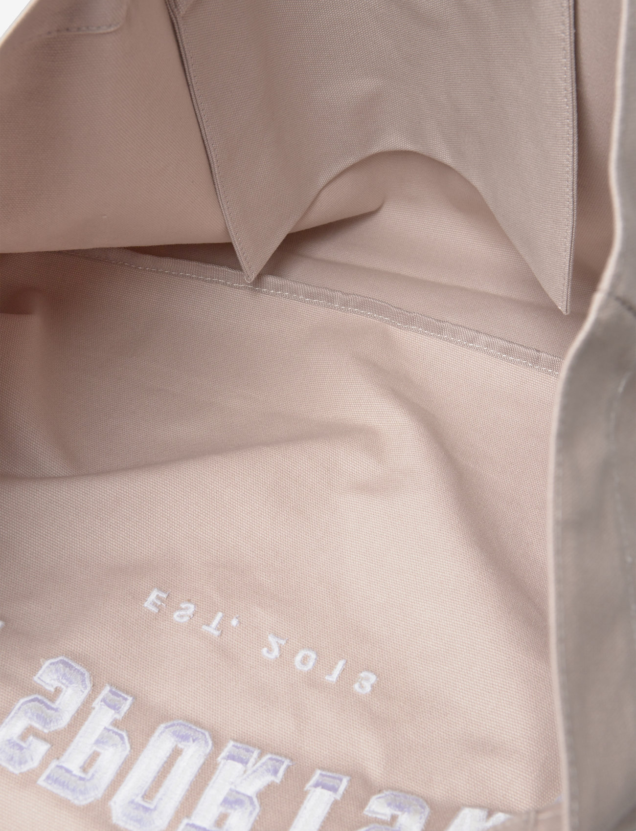 aim´n - Varsity Tote Bag - crossbody- & magväskor - dark clay - 4