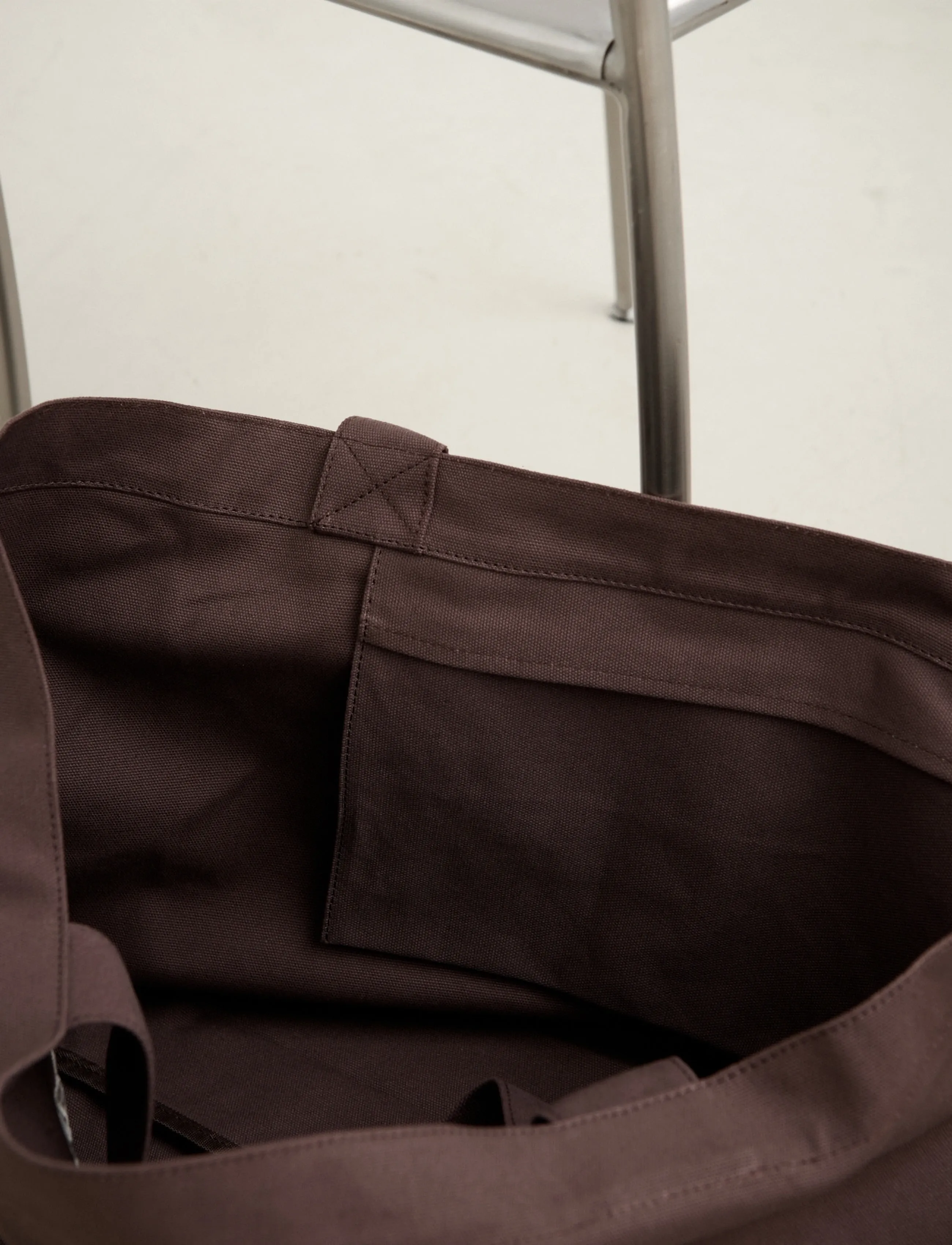 aim´n - Varsity Tote Bag - tote bags - macchiato - 4