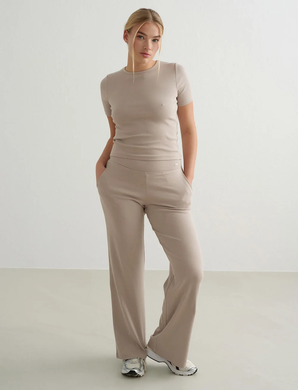 aim´n - Ease Ribbed Wide Pants - casual trousers - dark clay - 4