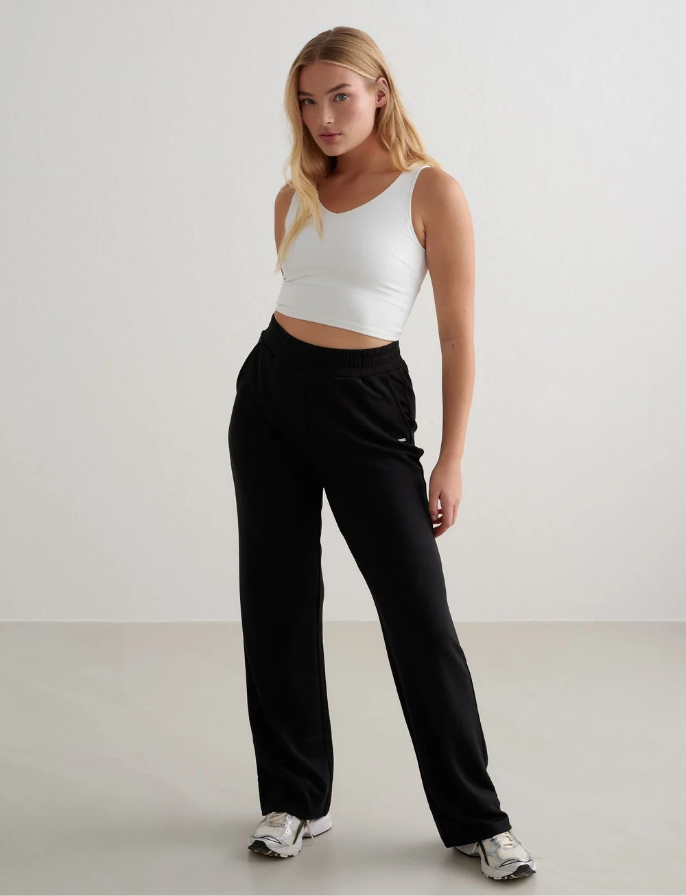 aim´n - Comfy Modal Wide Pants - kasdienio stiliaus kelnės - black - 0