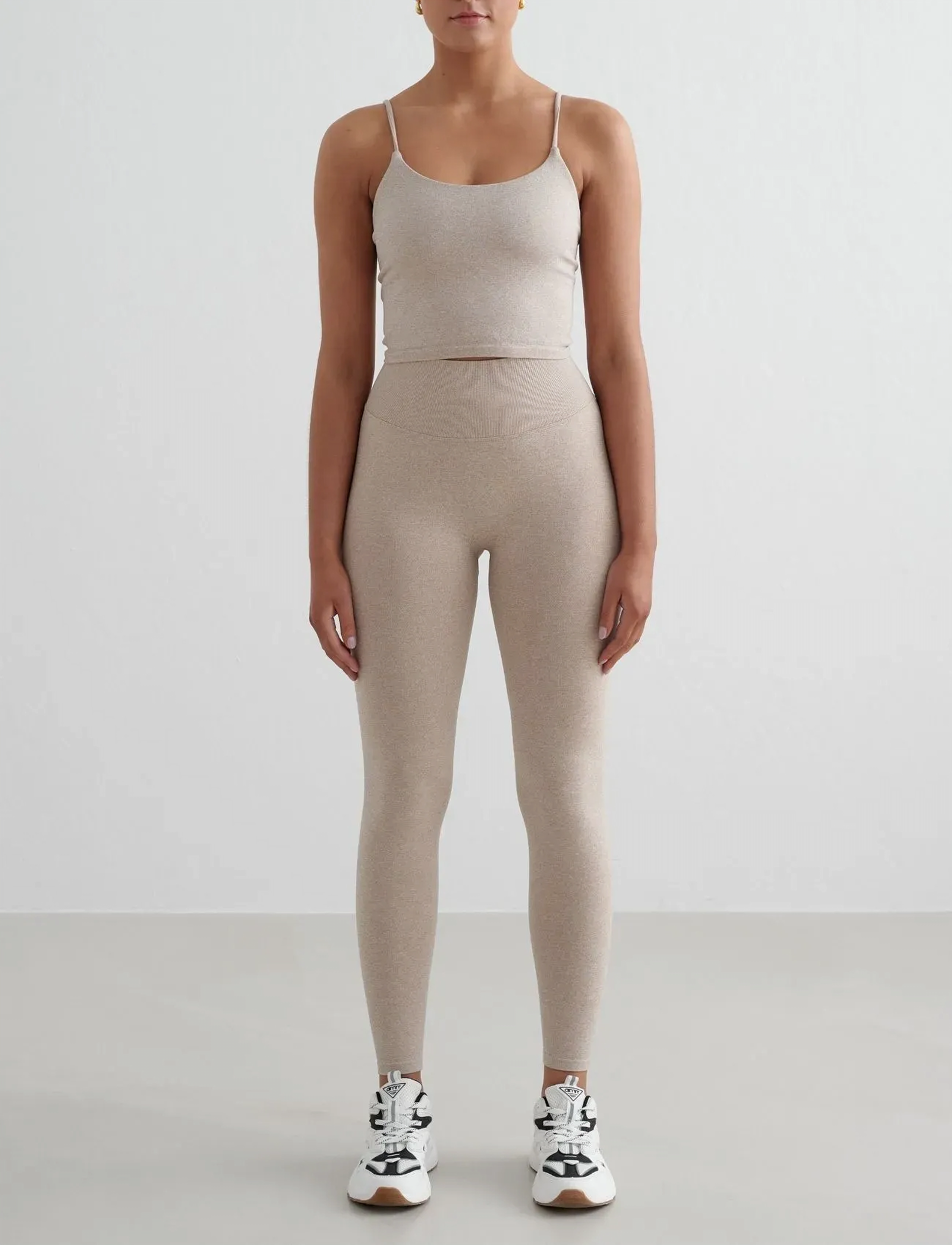 aim´n - Shape Seamless Strap Singlet - toppe & t-shirts - beige melange - 4