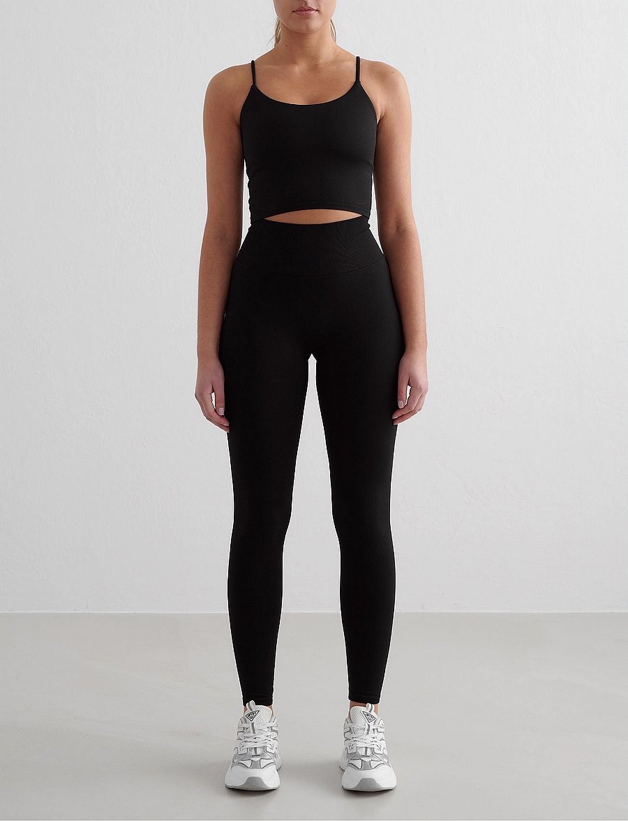 aim´n - Shape Seamless Strap Singlet - Õlapaeltega pluusid - black - 3