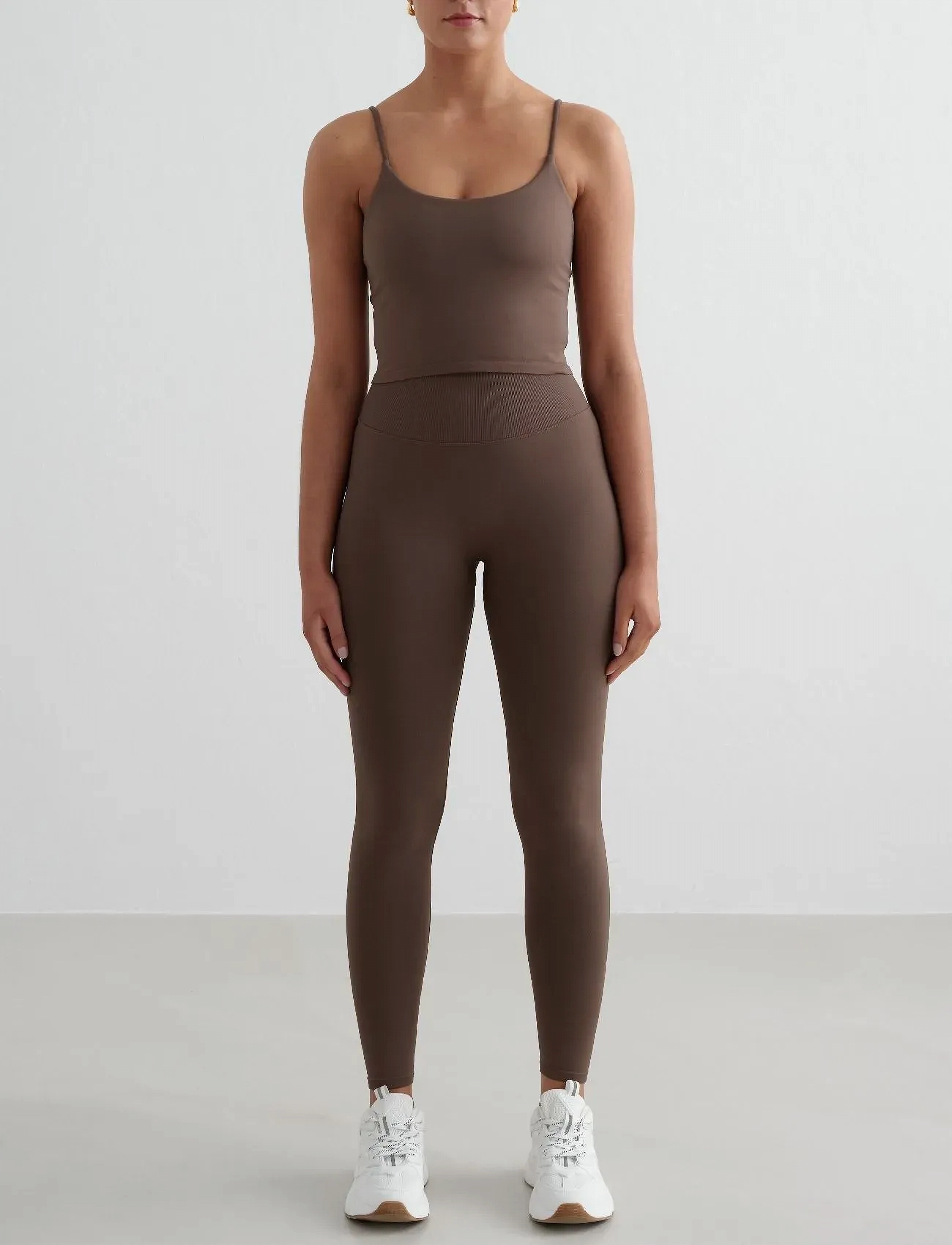 aim´n - Shape Seamless Strap Singlet - toppar & t-shirts - macchiato - 4