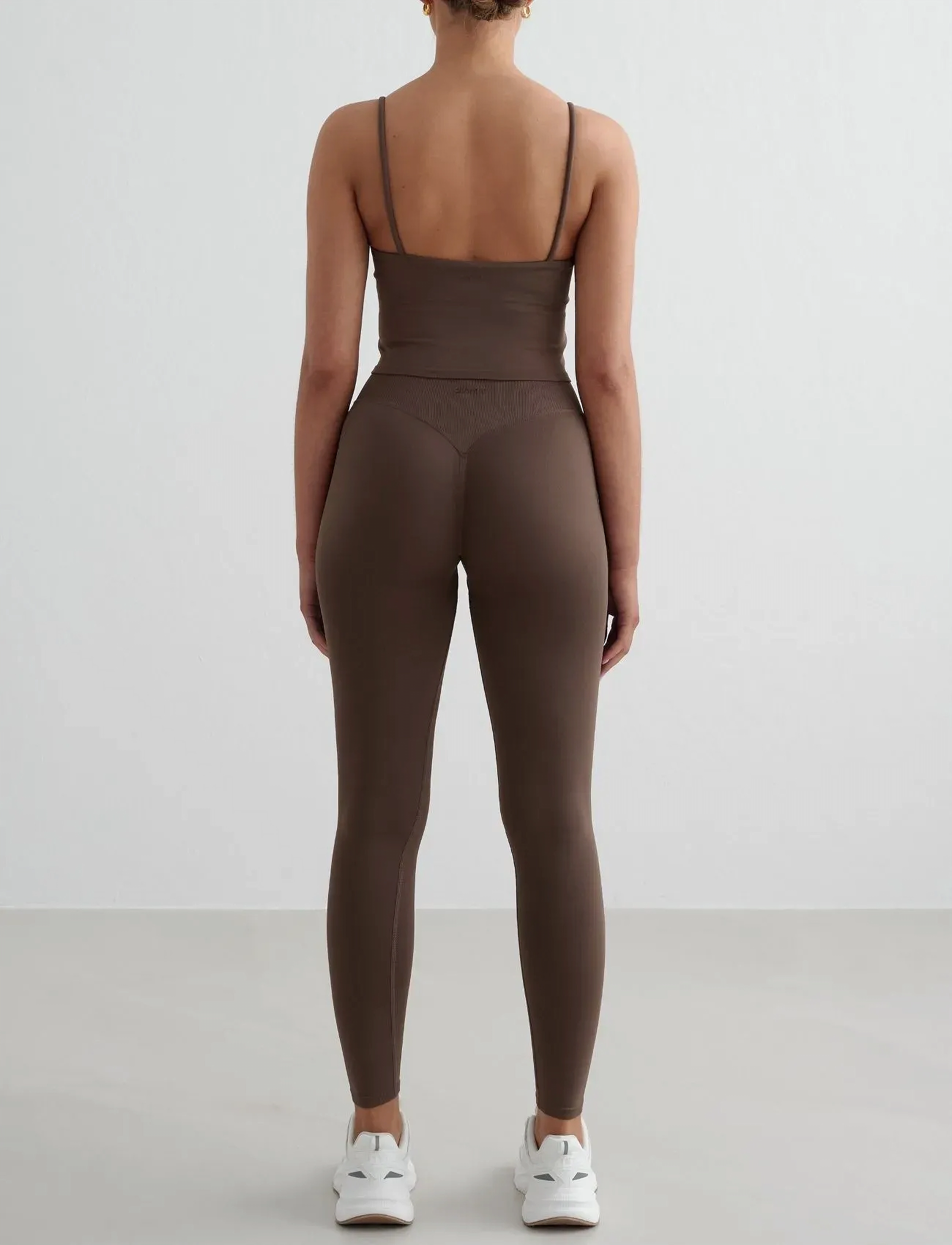 aim´n - Shape Seamless Strap Singlet - toppar & t-shirts - macchiato - 5