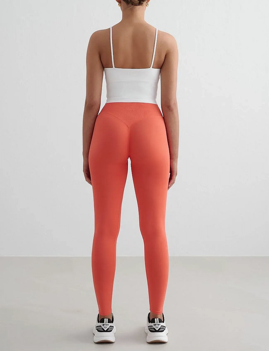aim´n - Shape Seamless Strap Singlet - Õlapaeltega pluusid - white - 4