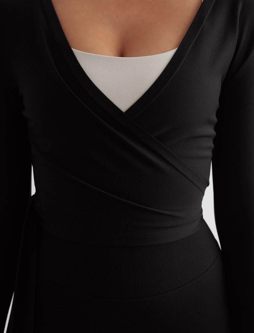 aim´n - Shape Seamless Wrap Long Sleeve - crop-tops - black - 4