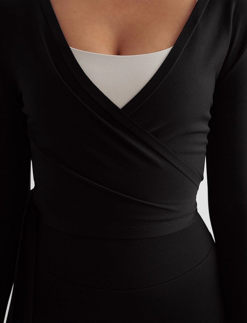 aim´n - Shape Seamless Wrap Long Sleeve - crop tops - black - 4