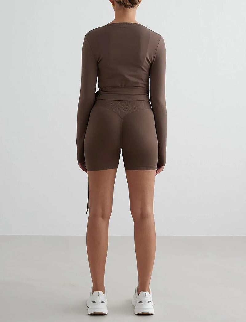 aim´n - Shape Seamless Wrap Long Sleeve - crop tops - macchiato - 5