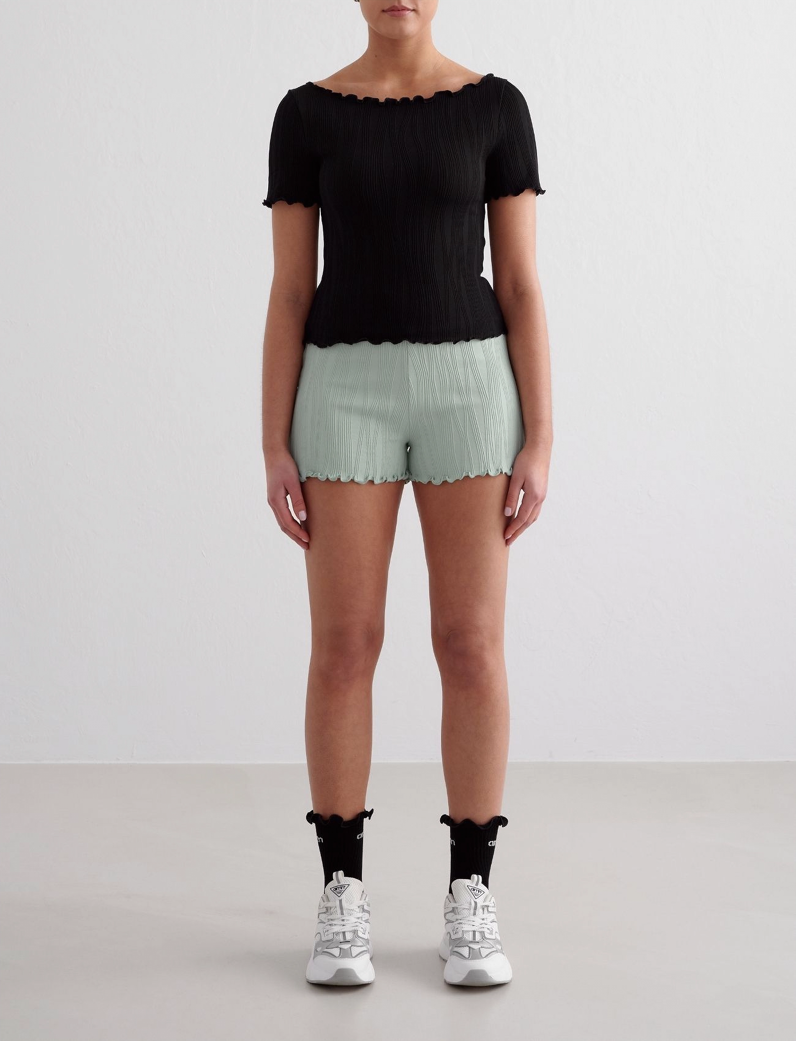 aim´n - Tulip Short Sleeve Top - t-shirts - black - 4