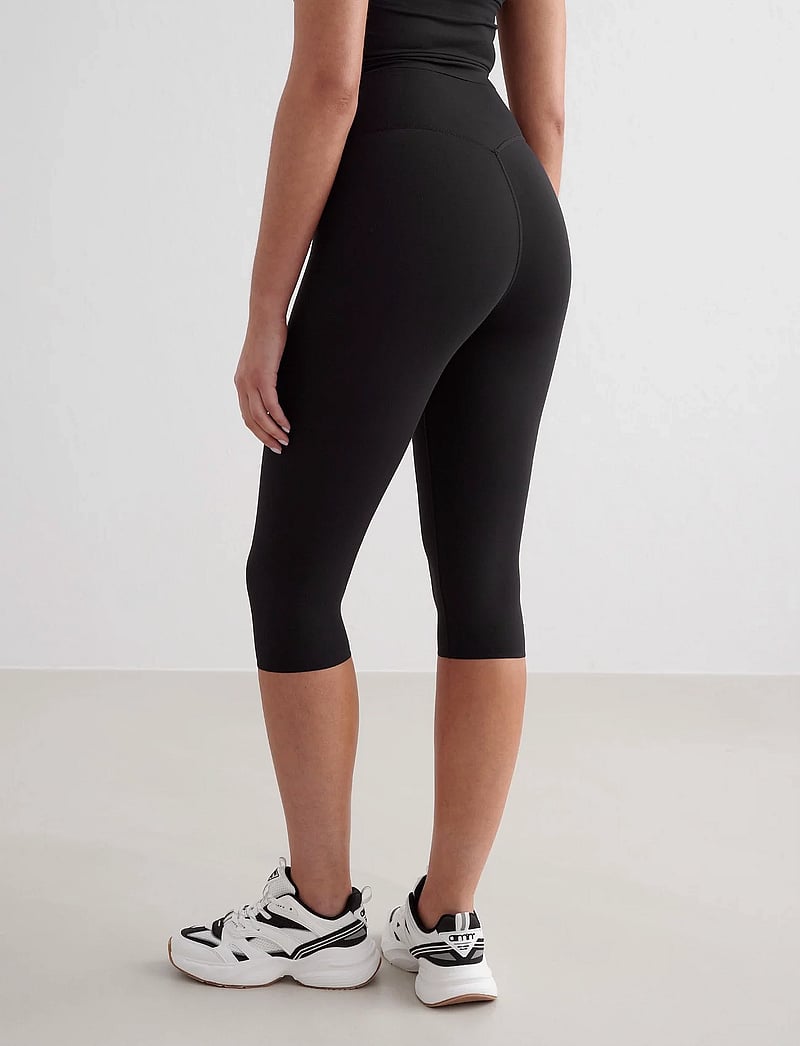 aim´n - Sense Capri Tights - tights - black - 3