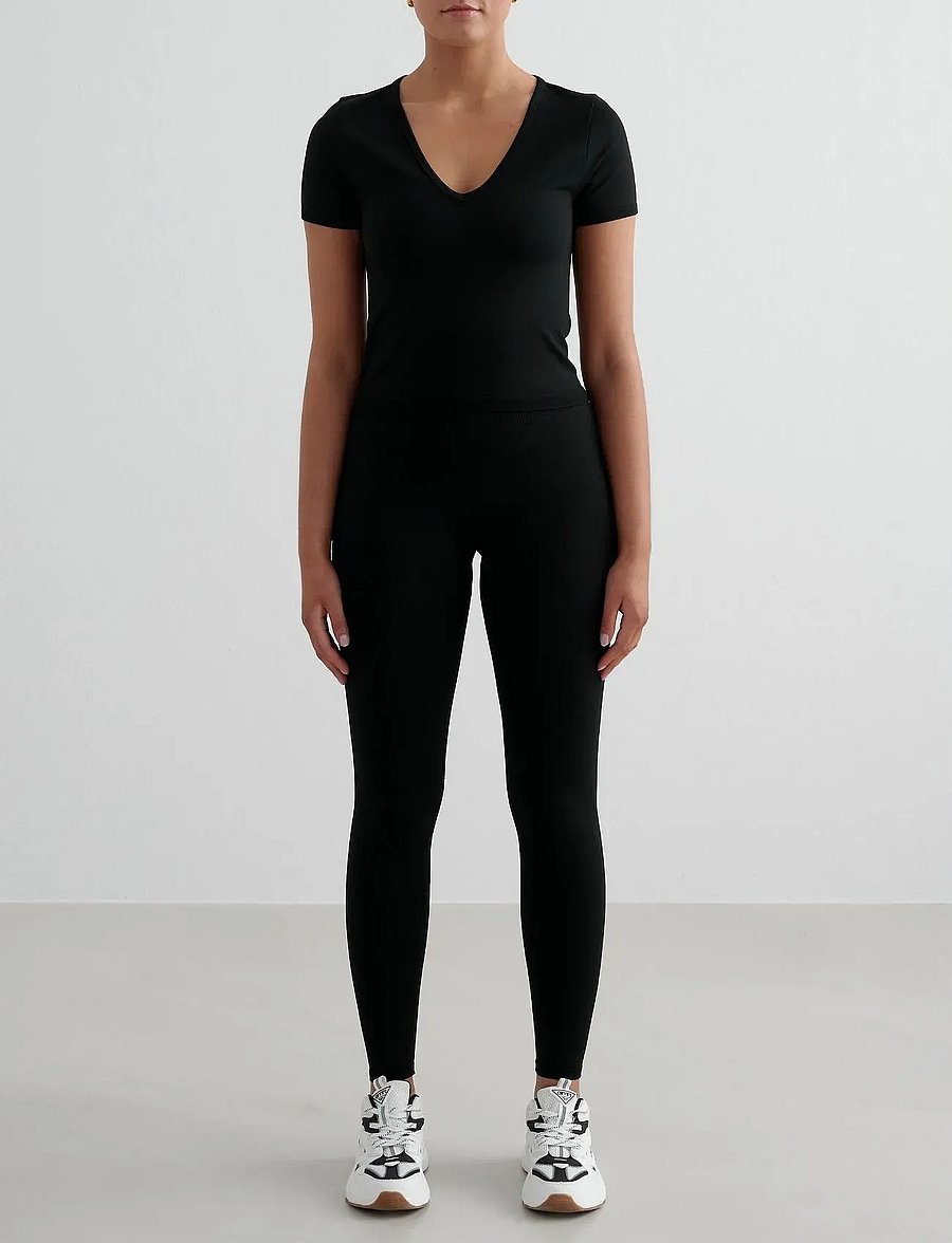 aim´n - Shape Seamless Short Sleeve - t-särgid - black - 4