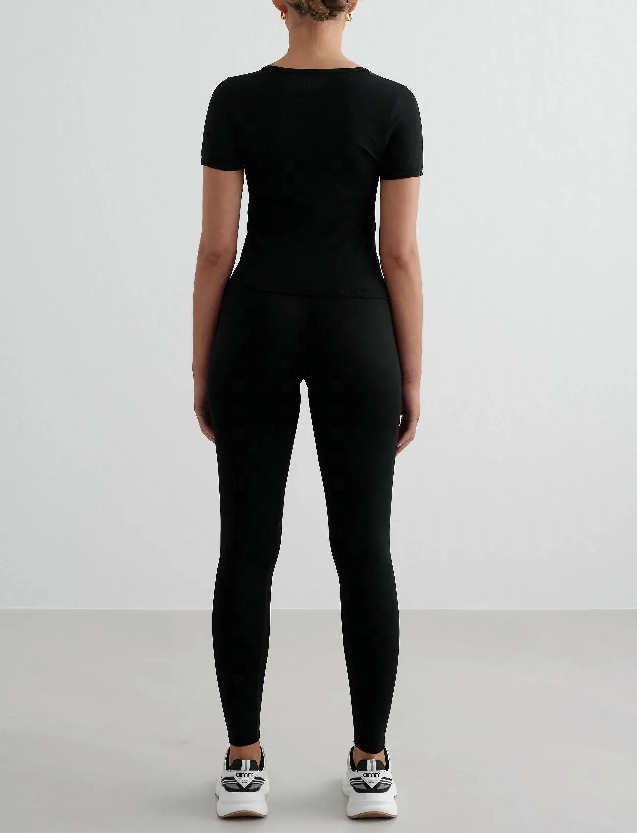 aim´n - Shape Seamless Short Sleeve - t-särgid - black - 5