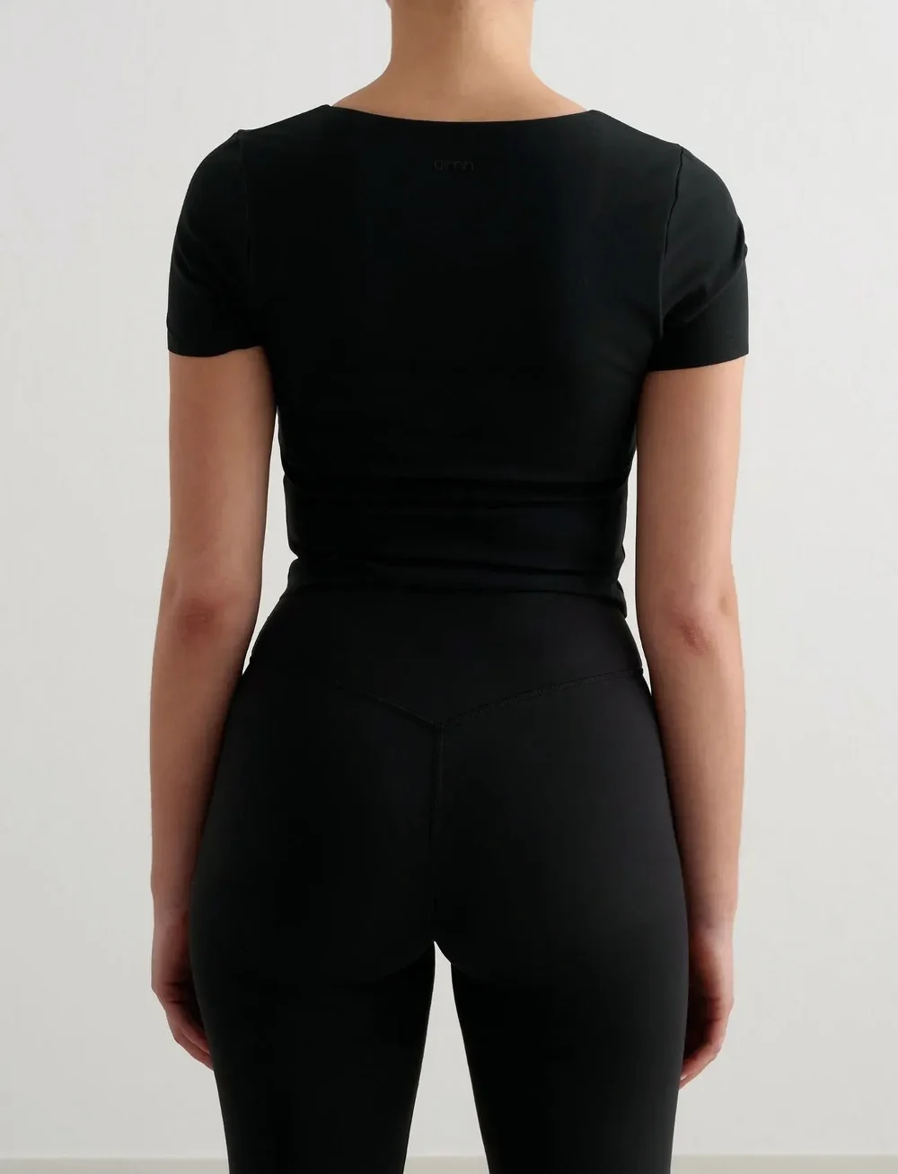 aim´n - Sense Short Sleeve Bralette - t-shirts - black - 3