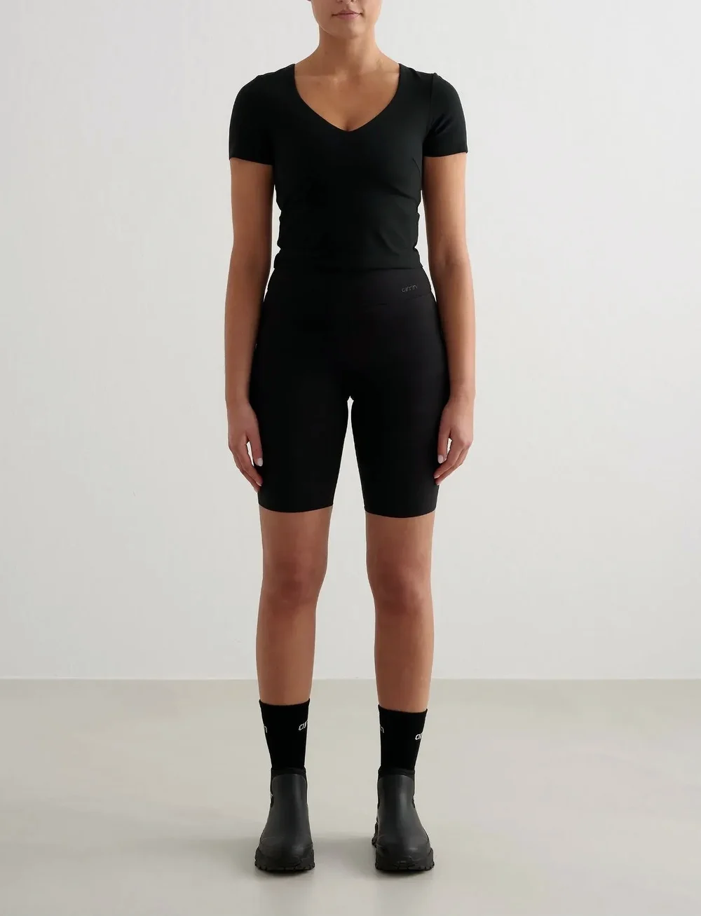 aim´n - Sense Short Sleeve Bralette - t-shirts - black - 4