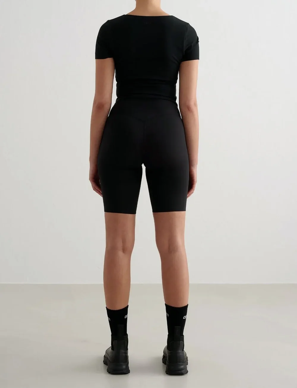 aim´n - Sense Short Sleeve Bralette - t-shirts - black - 5