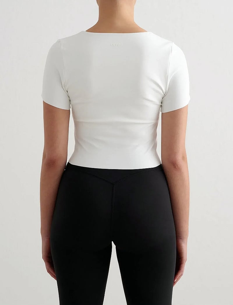 aim´n - Sense Short Sleeve Bralette - t-shirts - white - 3