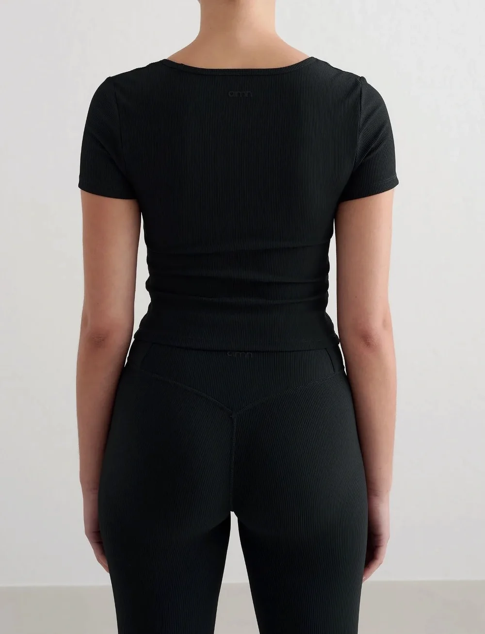 aim´n - Ribbed Performance Short Sleeve - nabapluusid - black - 3