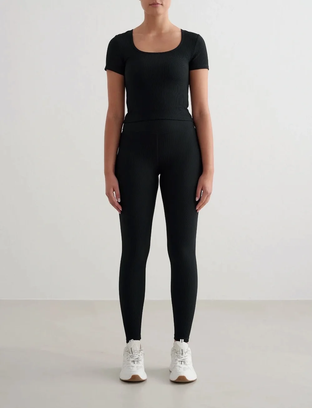 aim´n - Ribbed Performance Short Sleeve - nabapluusid - black - 4