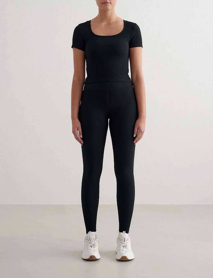 aim´n - Ribbed Performance Short Sleeve - nabapluusid - black - 4