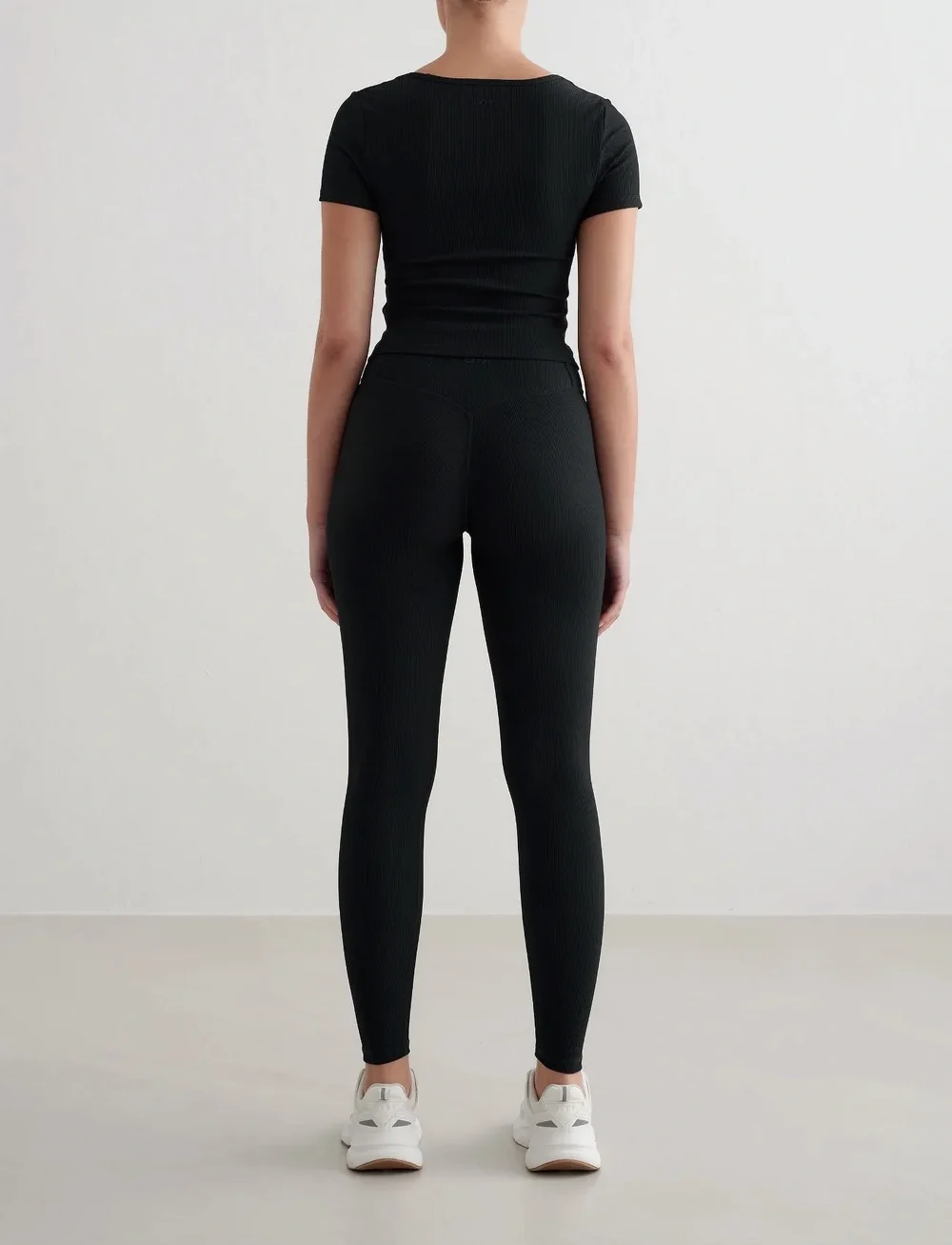 aim´n - Ribbed Performance Short Sleeve - nabapluusid - black - 5